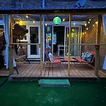 Luxury Central 2-Bed Townhouse - Parking, Hot Tub & Fire Pit