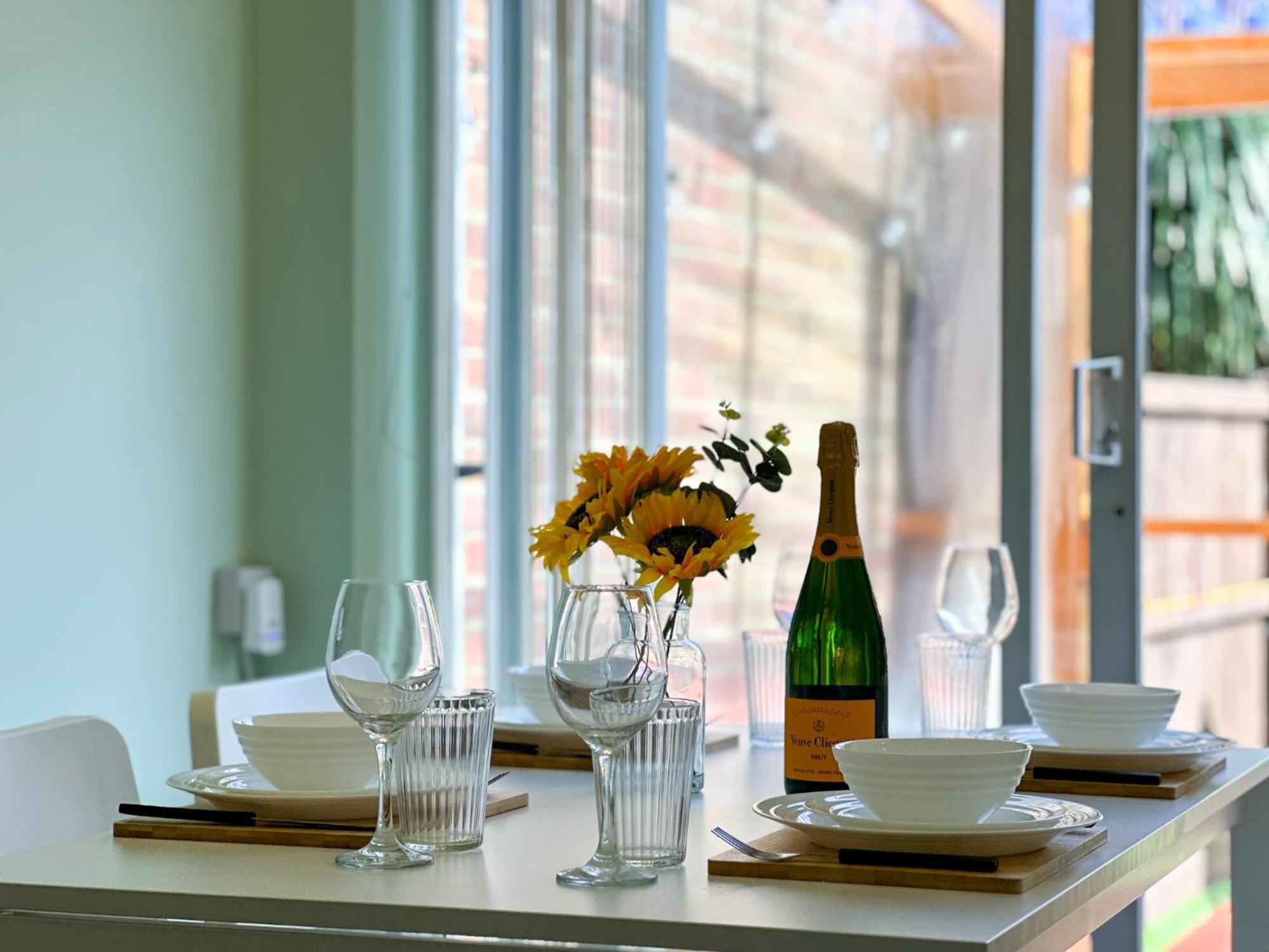 Luxury 2-bed Townhouse - Parking, Hot Tub & Fire Pit Villa *