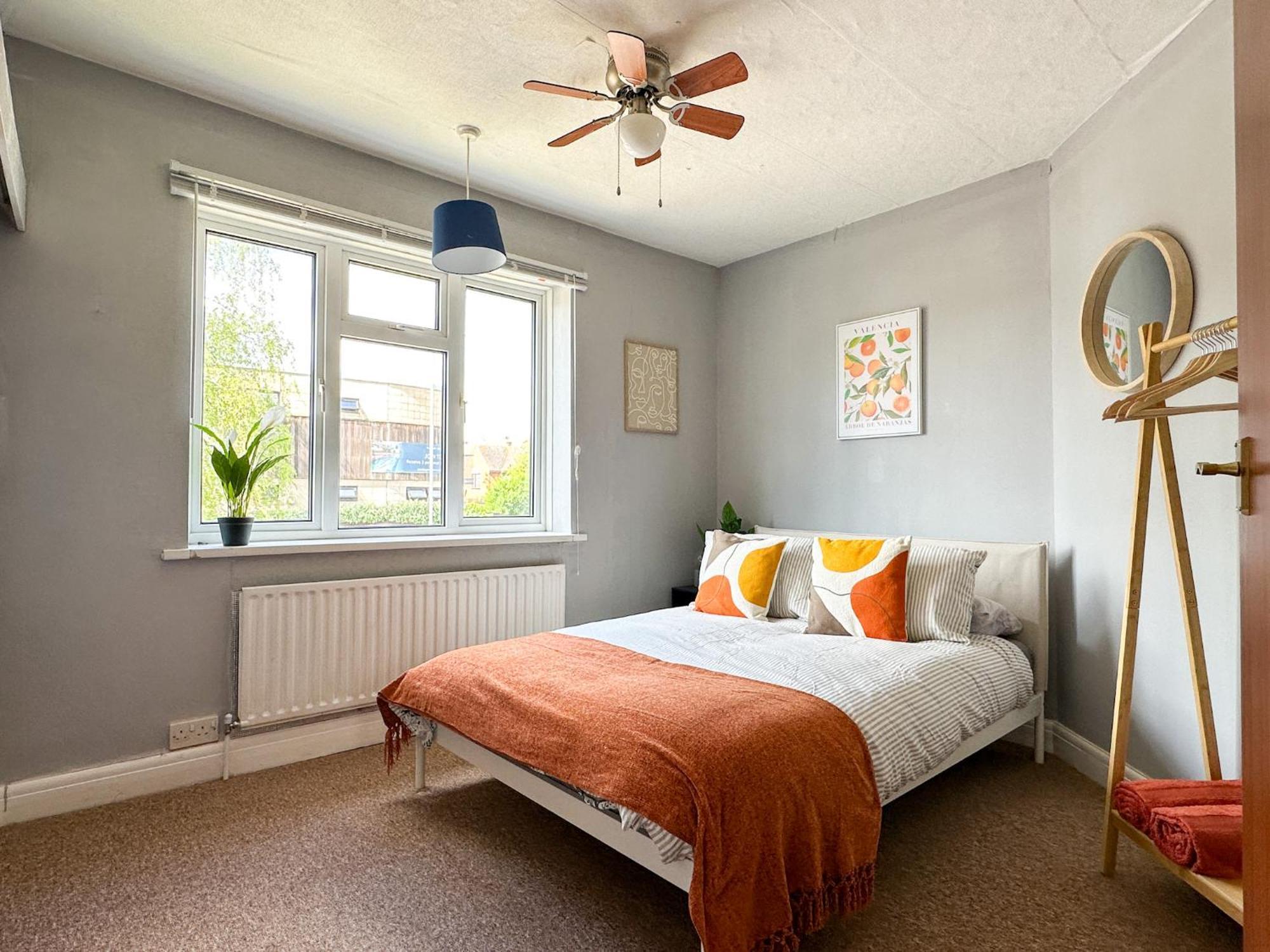 Luxury 2-bed Townhouse - Parking, Hot Tub & Fire Pit Villa Canterbury