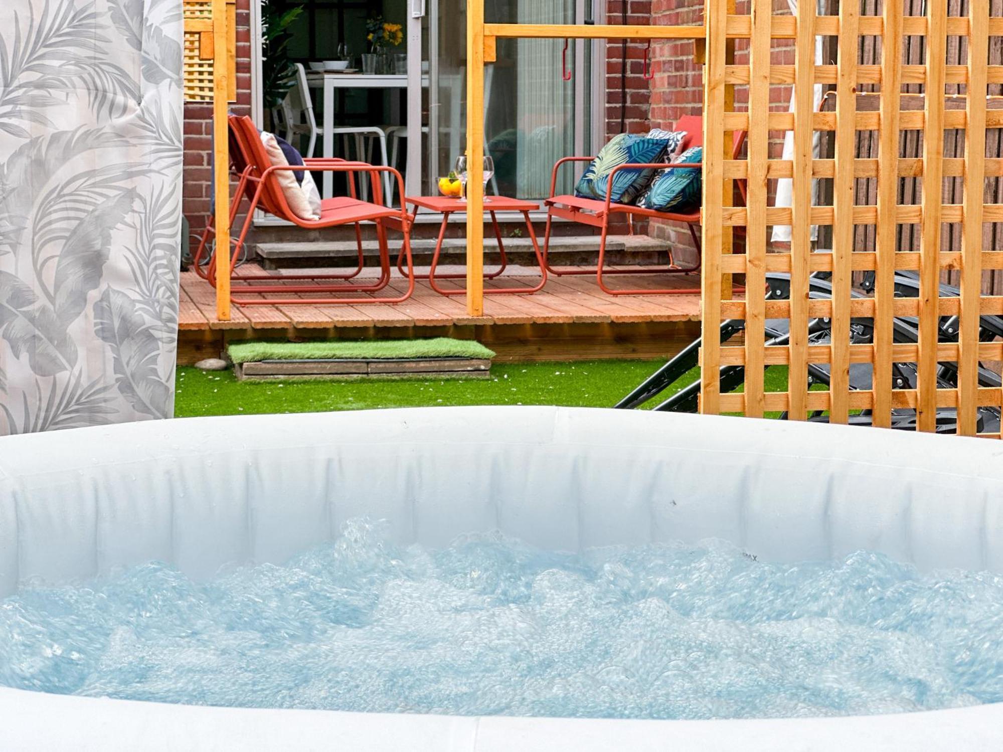 Luxury 2-bed Townhouse - Parking, Hot Tub & Fire Pit Villa *