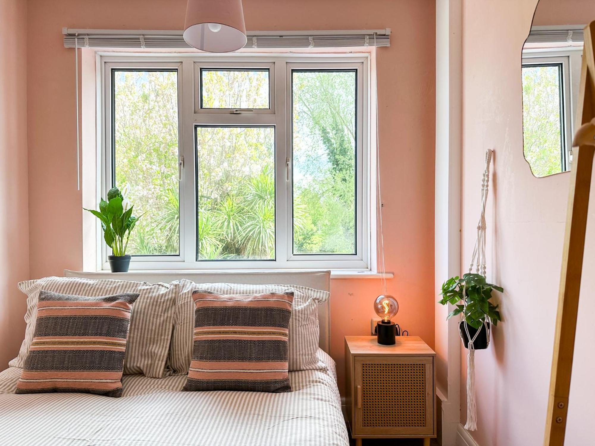 Luxury 2-bed Townhouse - Parking, Hot Tub & Fire Pit Villa *