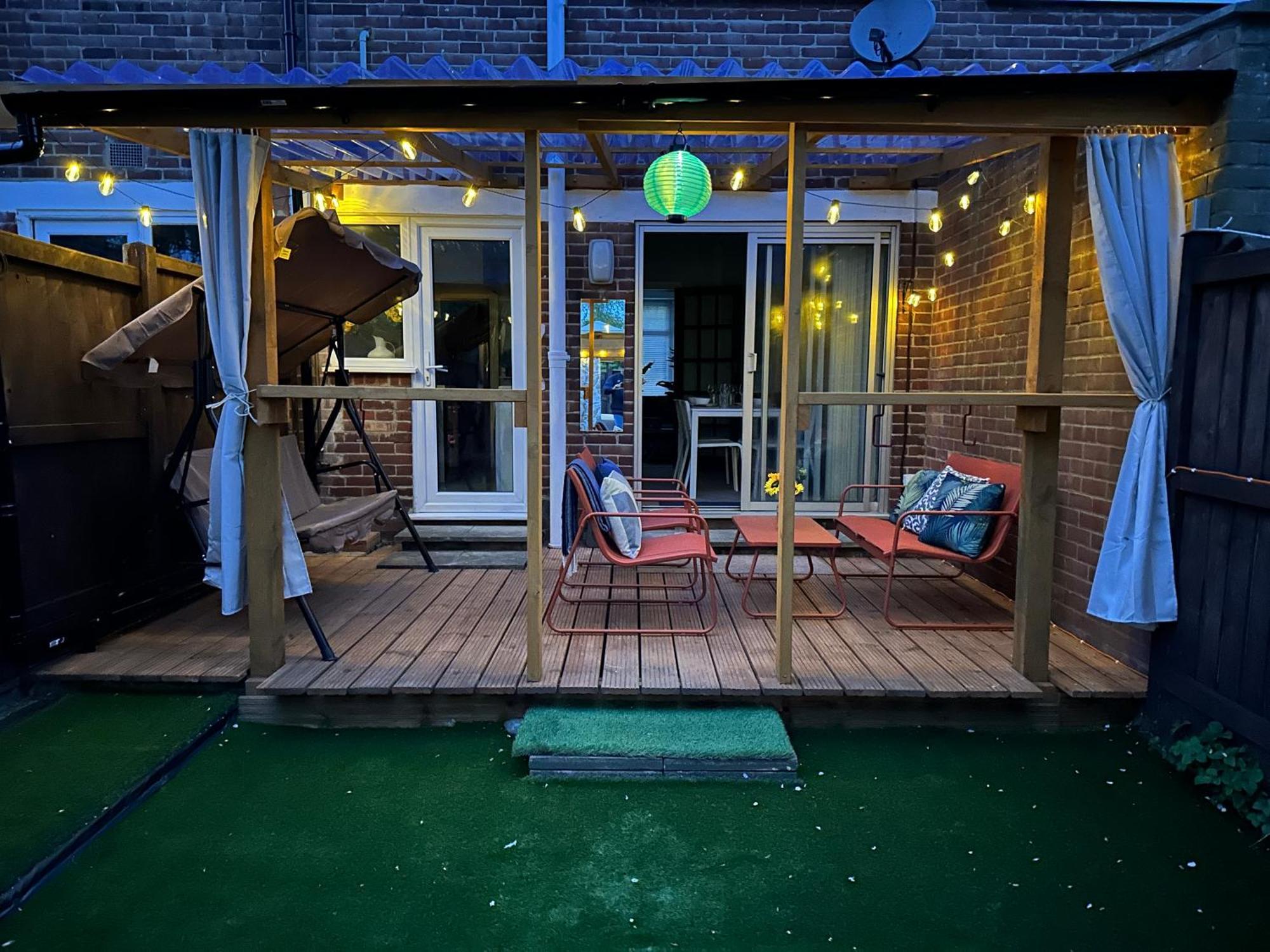Luxury 2-bed Townhouse - Parking, Hot Tub & Fire Pit Villa