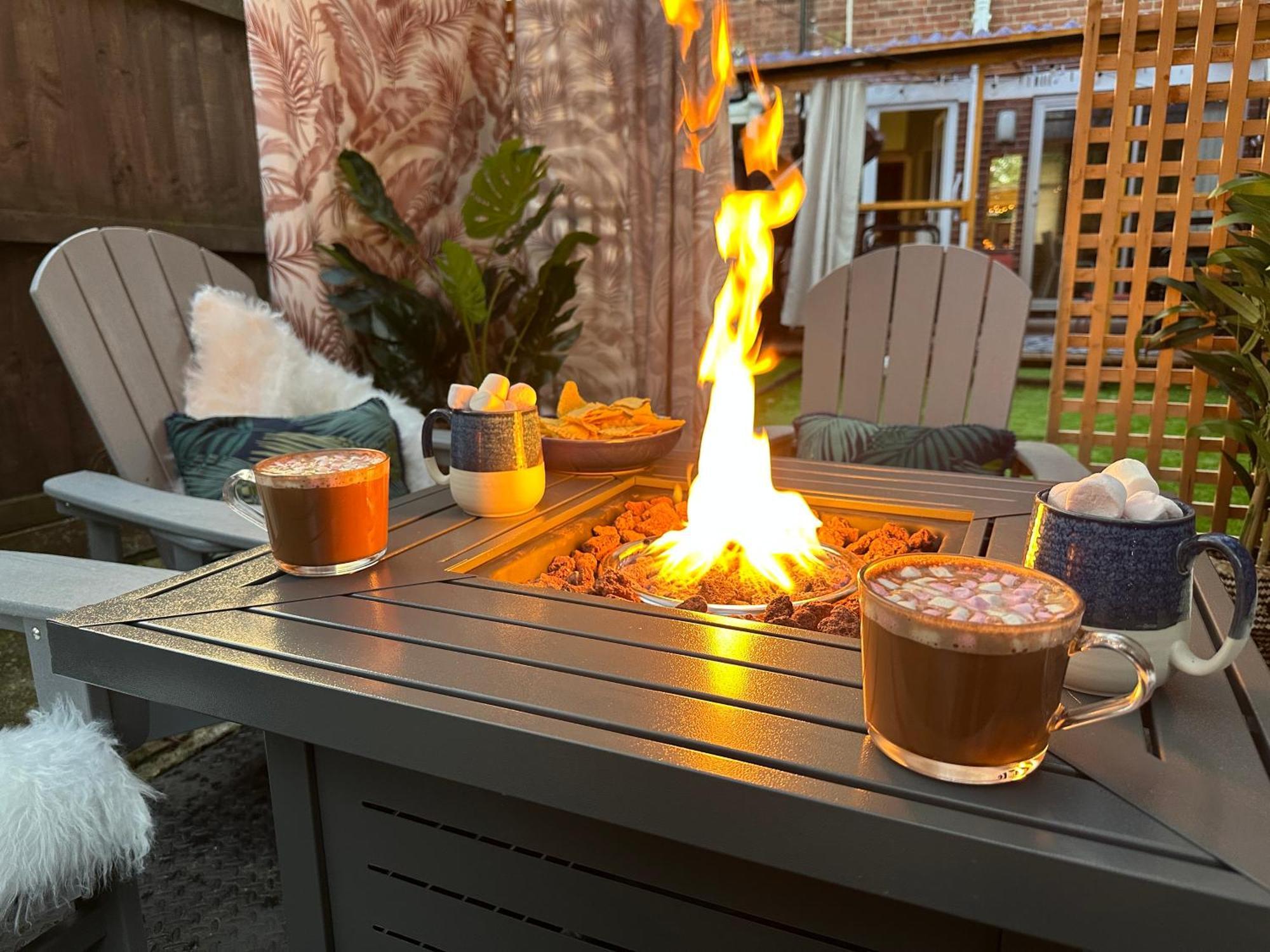 Villa Luxury 2-bed Townhouse - Parking, Hot Tub & Fire Pit